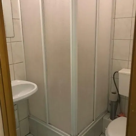 Clarus Mons Studio Hostel *