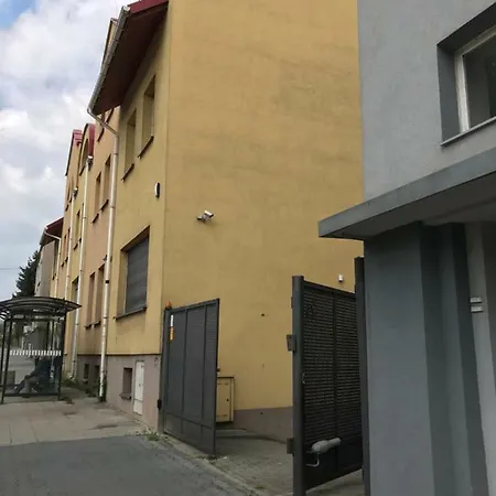 Clarus Mons Studio Hostel *